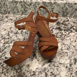 3” 70s wood platform sandals